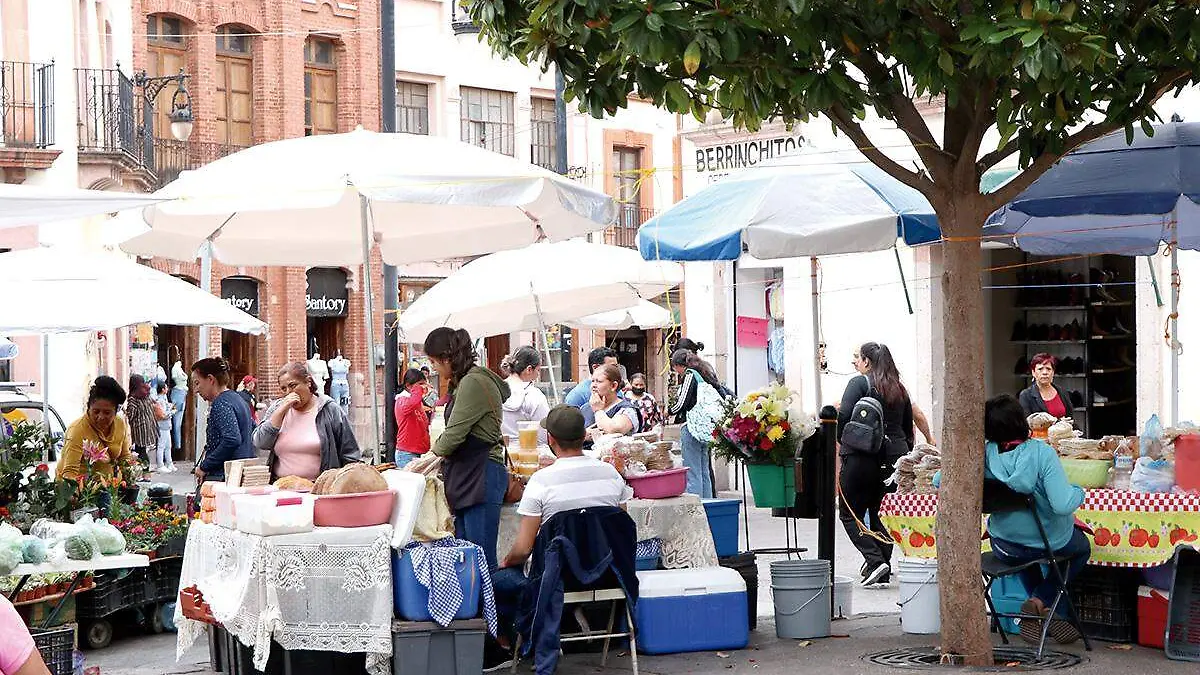 Gente en el centro de Zacatecas